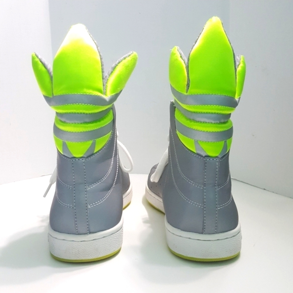 RARE Adidas "Silver Wear" Metallic Silver Originals Trefoil Hi Size 8